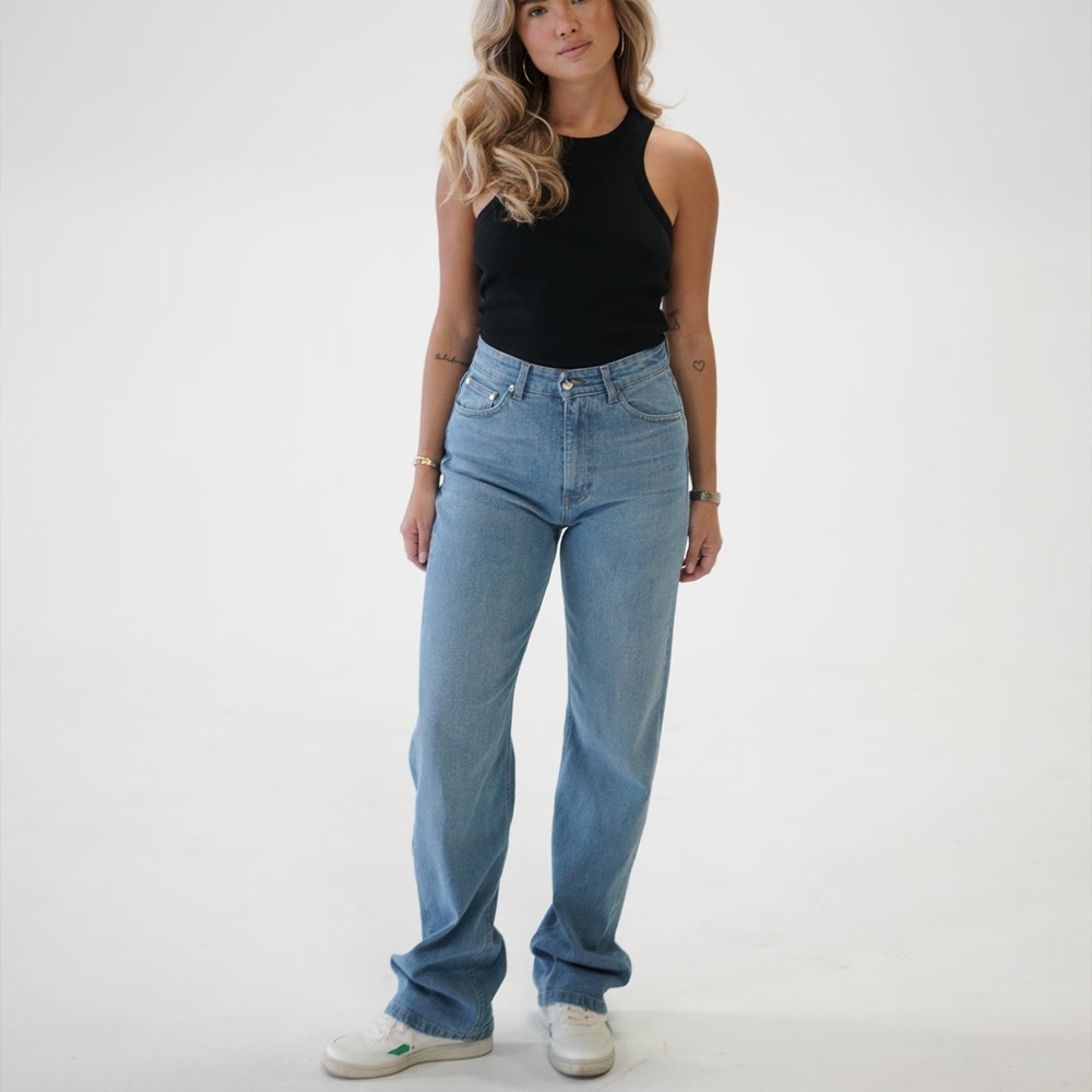 Djerf Avenue Straight Jeans Mid Blue